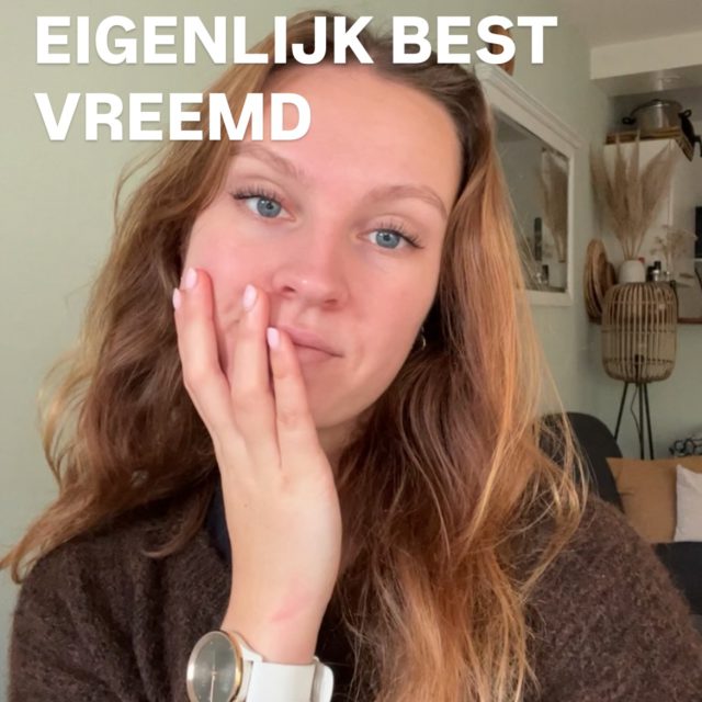 Merk jij dat je er vaak van baalt dat je post maar een paar honderd weergaven heeft?

Allereerst; ik snap je volledig. Ik heb dit zelf ook. 

Maar laten we er eens anders naar kijken.

Want wat nou als al die mensen die je post hebben bekeken bij je in de zaak staan? Dan ben je eigenlijk heel blij toch? Waarschijnlijk past het zelfs niet eens.

Een heel belangrijk detail aan social media, die je echt even in je oren mag knopen, is dat het niet gaat om de hoeveelheid likes of weergaven. Want hoe vaak zie jij een post die je interessant vindt, die je vervolgens niet liked?

Ik best vaak.

En weet dat het vaak al genoeg kan zijn om regelmatig bij iemand voorbij te komen. Na een aantal keer gaan ze jou associeren met datgene wat jij aanbiedt.

Ik heb heel veel accounts waar ik niks van like, maar die ik wel regelmatig voorbij zie komen en wanneer ik op het punt sta dat ik geloof dat ik hun product nodig heb, weet ik heel gemakkelijk wie ik daarvoor ga inschakelen. Namelijk dat account die ik elke week voorbij zag komen.

Er ontstaat al vertrouwen door alleen maar op iemands tijdlijn te verschijnen en je boodschap over te brengen.

Dus dikke kans dat je het gewoon al hartstikke goed doet!