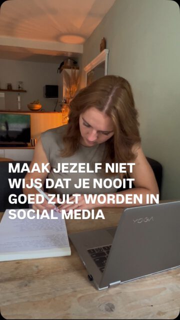 Ik geloof er in dat iedere ondernemer goed kan worden in het slim inzetten van social media.

Let op: ik zeg dus NIET dat ik geloof dat…
👉 iedere ondernemer constant viral kan gaan.
👉 iedere ondernemer honderduizenden volgers kan halen op social media.
👉 iedere ondernemer een speciale social media knobbel ontwikkelt waardoor ze constant met fantastische ideeën komen die allemaal viral gaan.

Ik zeg dat ik geloof dat iedereen kan leren hoe je social media SLIM in kunt zetten voor je bedrijf.

Dus dat jij leert hoe je social media kunt gebruiken om meer klanten aan te trekken en je huidige klanten meer betrokken kunt laten worden.

En hiervoor heb je geen speciale vaardigheden nodig.

Het enige wat jij nodig bent, is een goed plan en een goede dosis doorzettingsvermogen en discipline!

Aan dat plan kan ik je helpen, maar die dosis doorzettingsvermogen en discipline moet jij leveren.

Bezit jij die dosis en wil jij graag een goed plan ontvangen, waardoor jij eindelijk weet wat je kan en mag posten om social media slim in te zetten voor je bedrijf?

Stuur mij dan een DM, dan kunnen we een gratis kennismakingsgesprek inplannen. 🙌🏼
